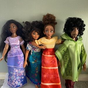 EncantoFamily Doll Set with Colorful Outfits